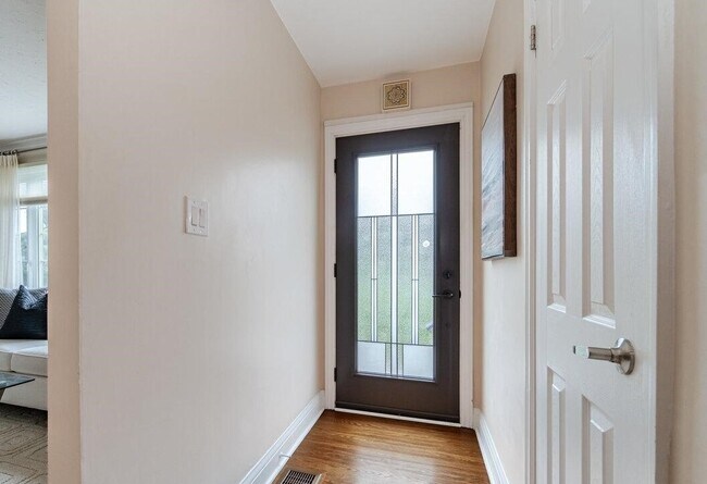 Photo du bâtiment - 1421 Radcliffe Blvd