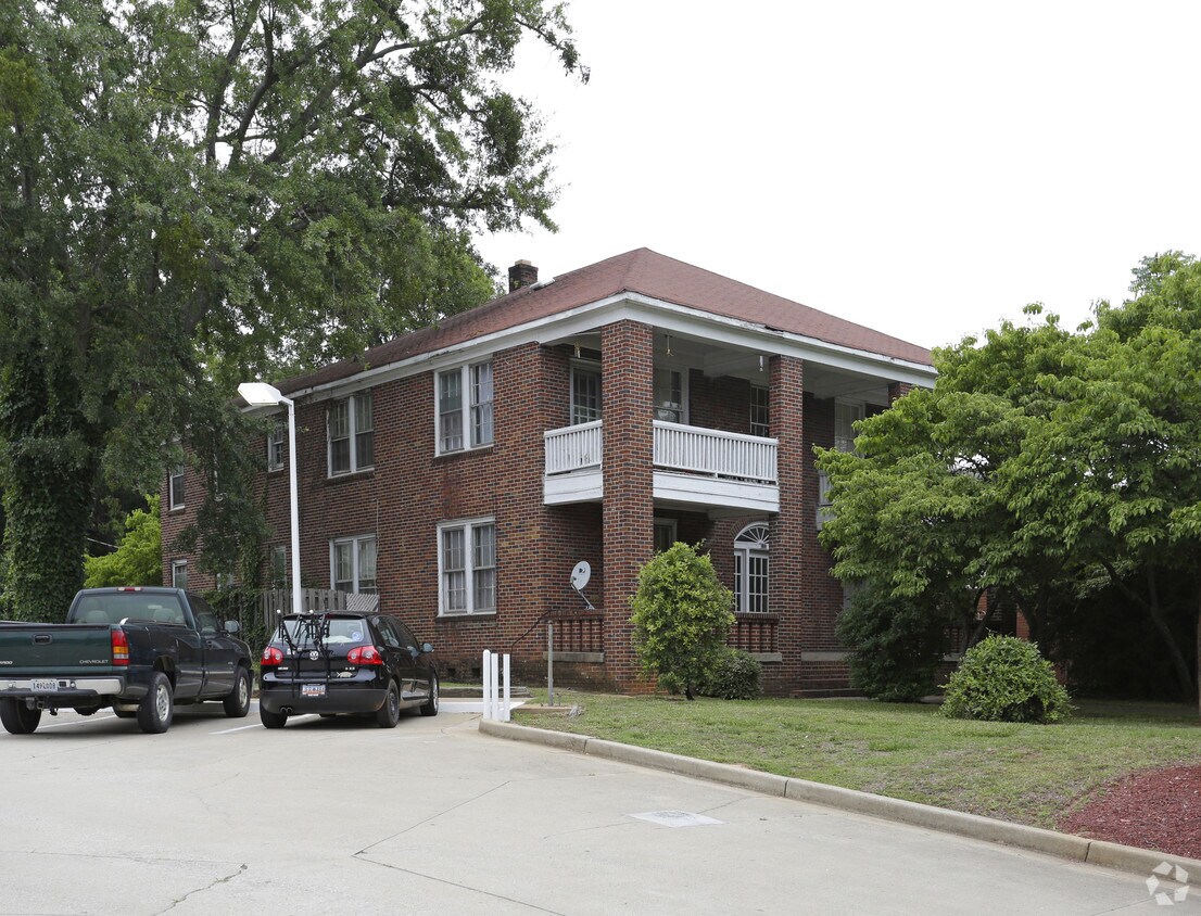 Primary Photo - 698 E Main St