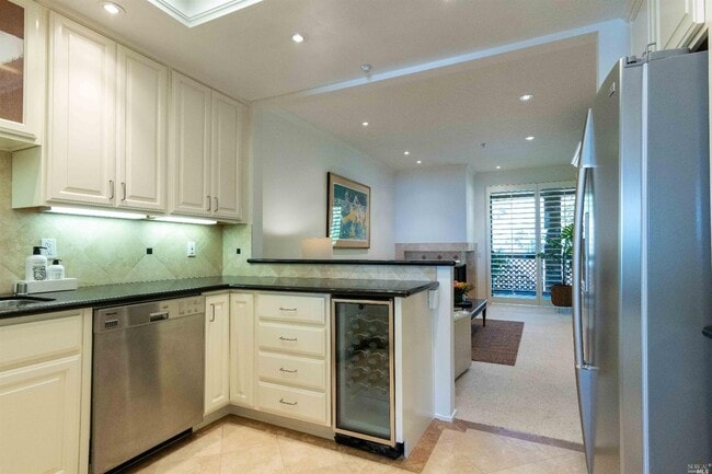 Building Photo - 407 Paradise Dr