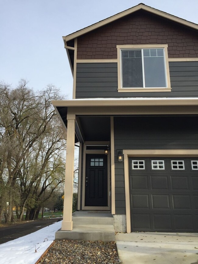 Building Photo - 9034 N Drummond Ave