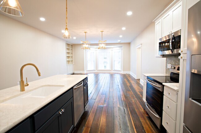 Foto del edificio - 100 W Main St