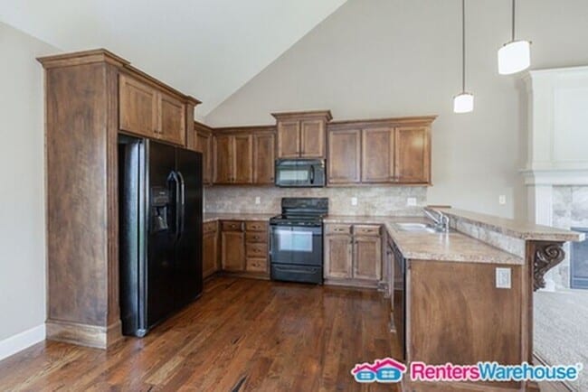 Building Photo - Spacious 4 bd, 3bth Home in Blue Springs. ...