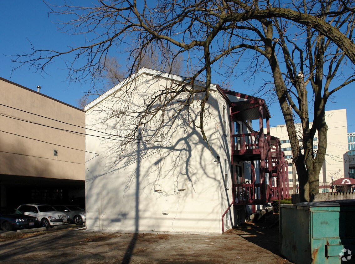 Building Photo - 849-851 W Town St