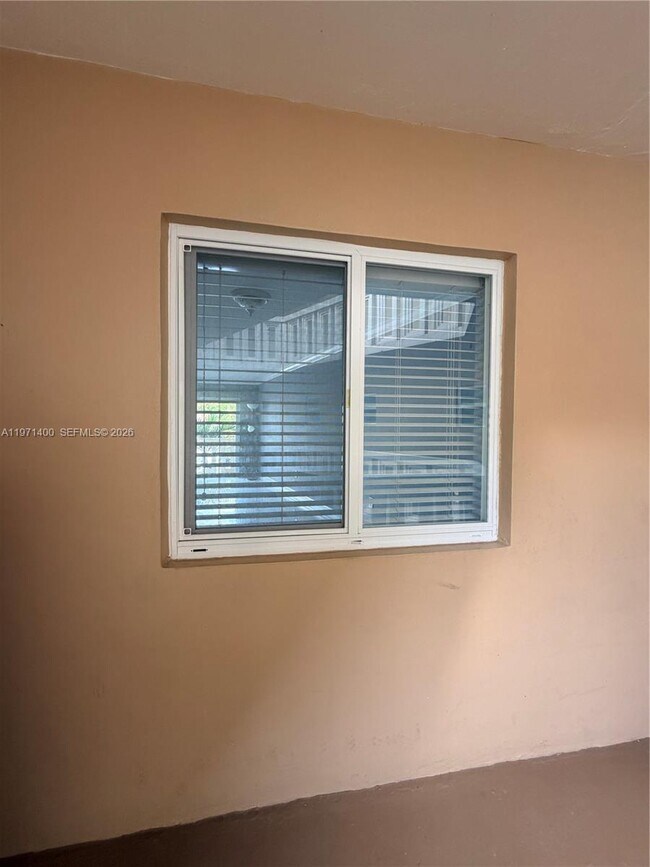 Foto del edificio - 7430 Miami Lakes Dr