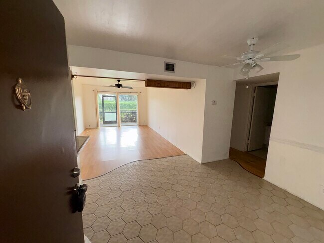 Foto del edificio - 460 NW 20th St