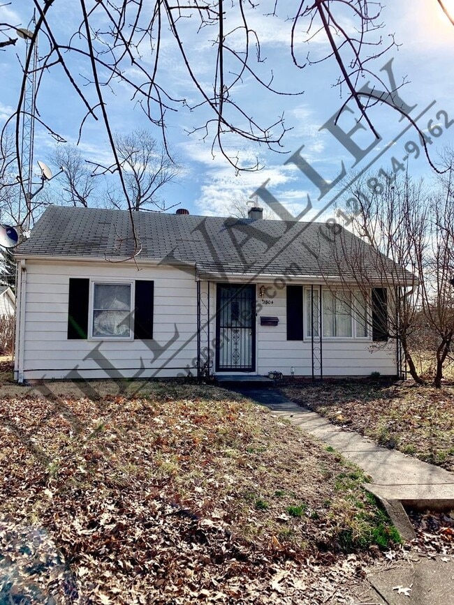 Building Photo - 2304 S 10th St