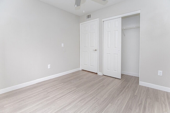 Habitación vacía en los apartamentos Tides at Cheyenne, Las Vegas, NV. - Chapter 3240