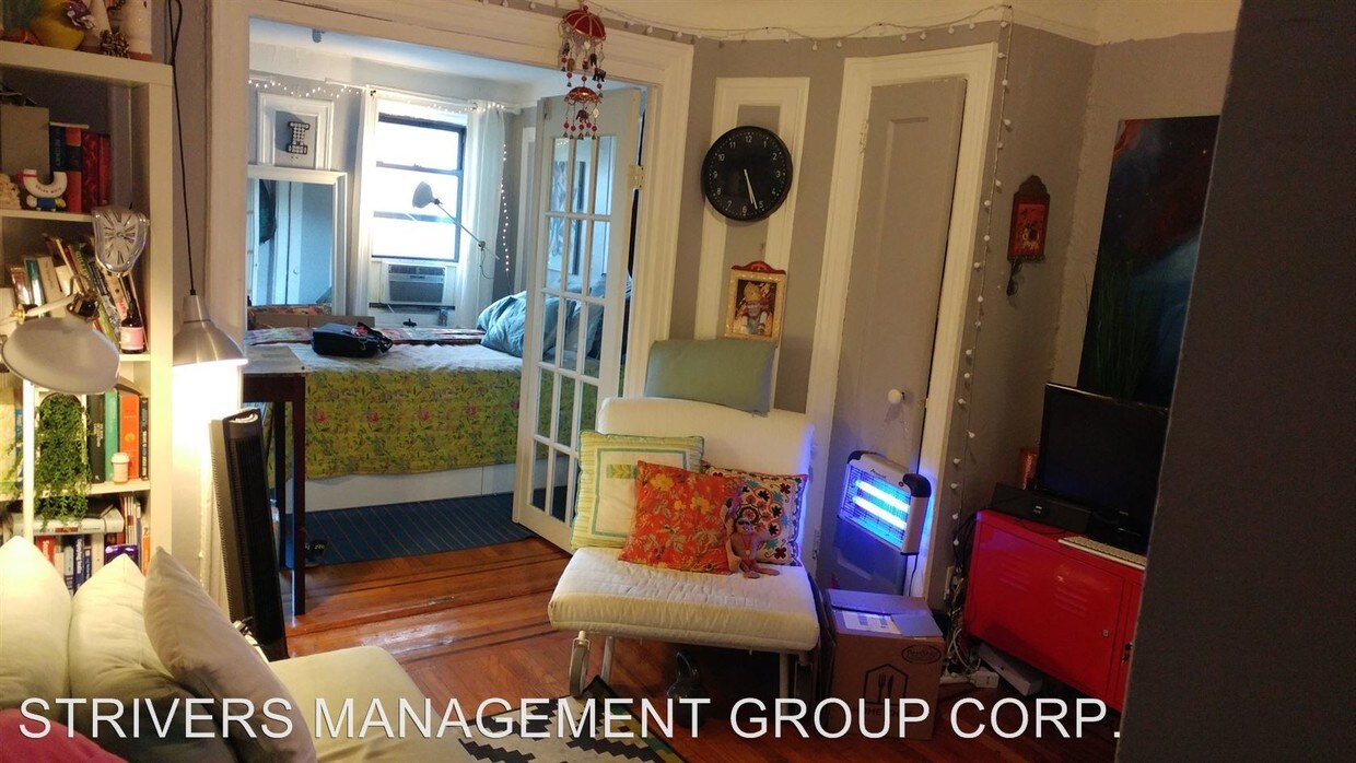 Foto principal - 82 E 3rd St
