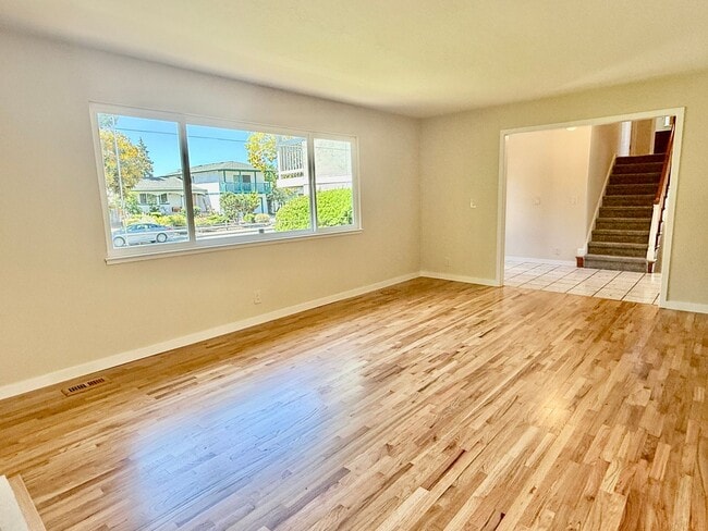 Building Photo - 1123 Lillick Dr