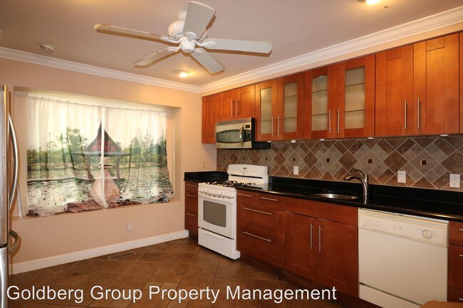 Foto del edificio - 18323 Hallmark Ct