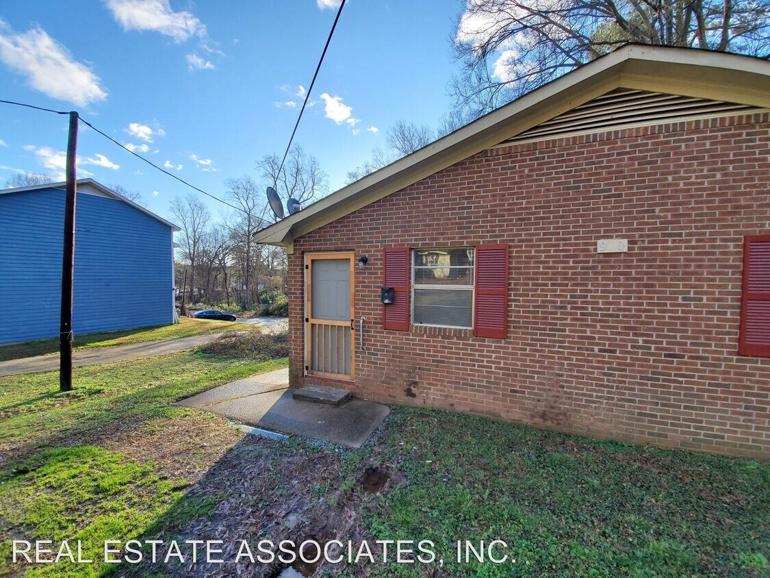 Primary Photo - 910 Fiske St