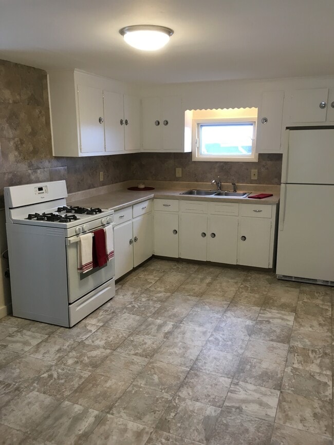 28 2nd St Unit 2nd Floor, Johnson City, NY 13790 Apartments in