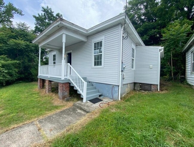 Building Photo - 1605 Magnolia St