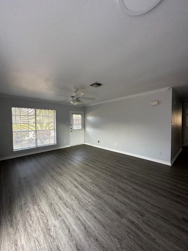 Foto del edificio - 1227 Lyric Ln