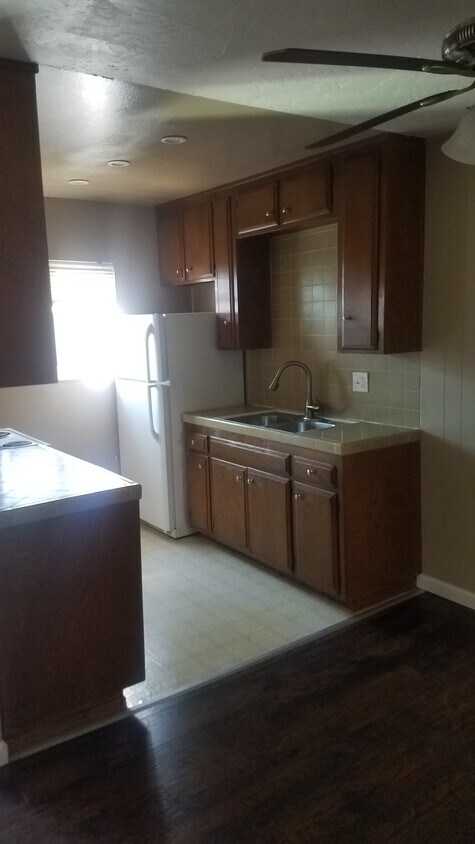 Kitchen - 340 Moss St
