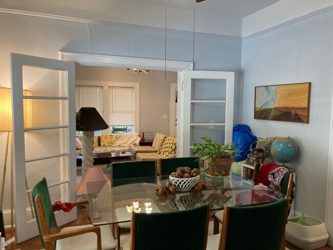 Building Photo - Spacious 2 Bedroom House Close to Campus!!