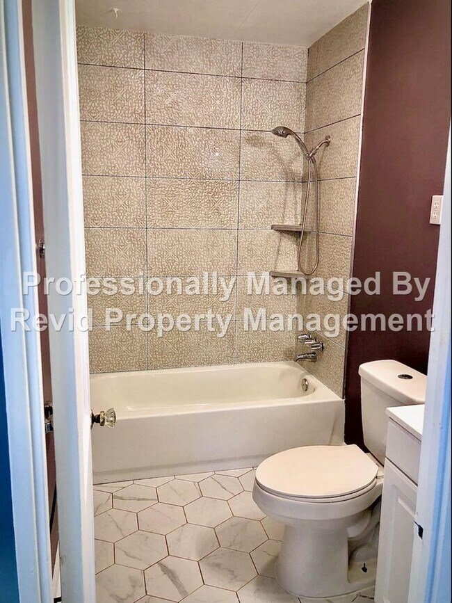 Building Photo - UTILITIES INCLUDED 3 Bed 1 Bath Home