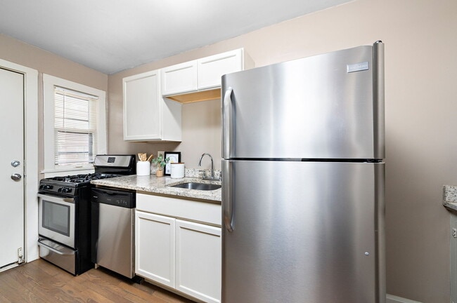 Building Photo - The Drake