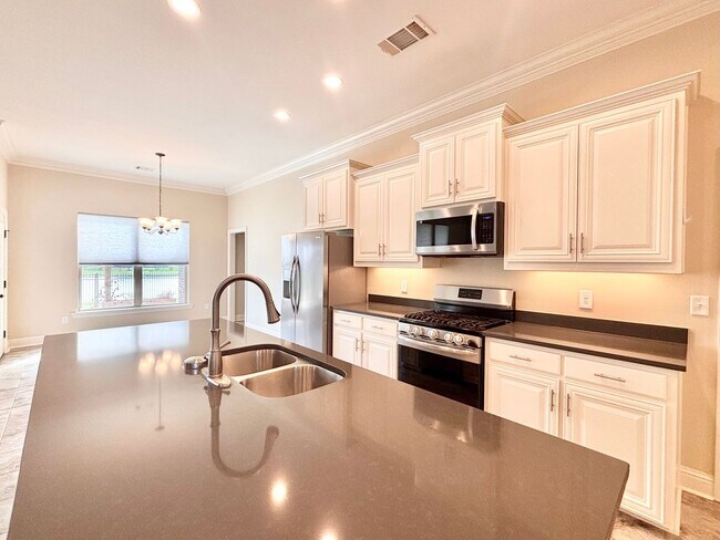 Building Photo - Three Bedroom Lake Front Property with Bea...