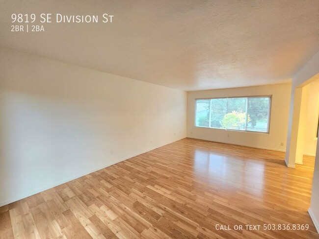 Building Photo - Great Apartment With Open Layout Right On ...