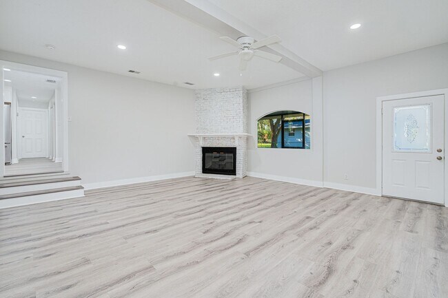 Foto del edificio - Stunning Remodeled 3-Bedroom Home in Prime Ormond Location