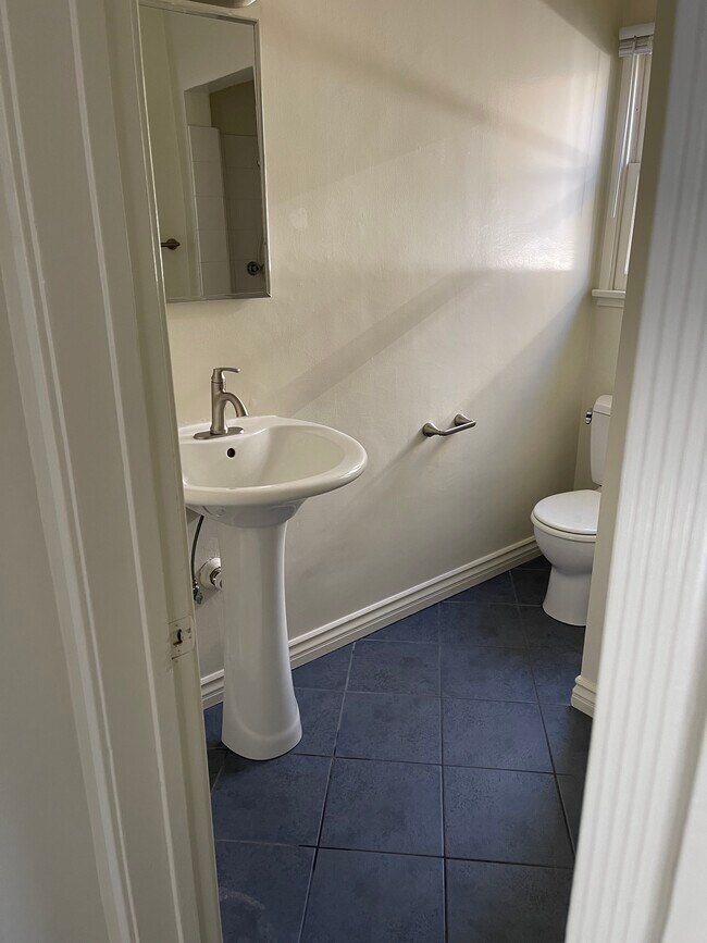 Bathroom - 10233 Hillhaven Ave