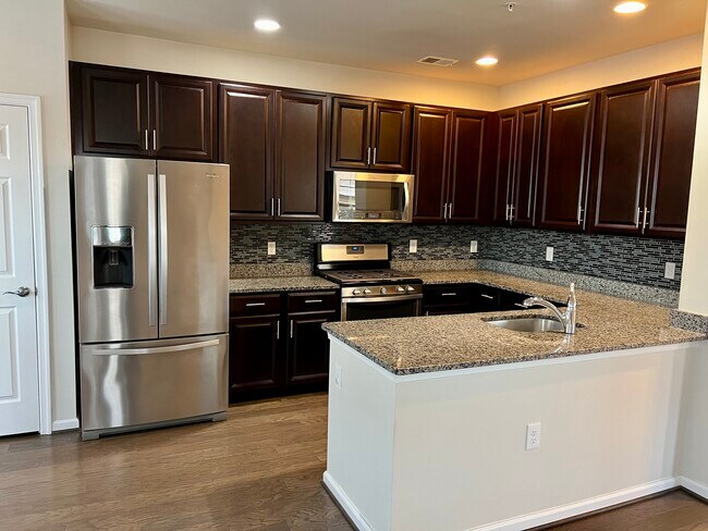 Building Photo - 16870 Porters Inn Dr