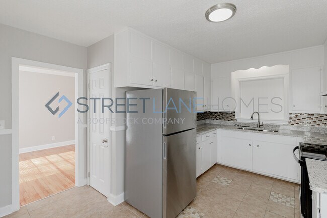 Building Photo - SIGN LEASE BY 2/28 AND GET $250 OFF FIRST ...