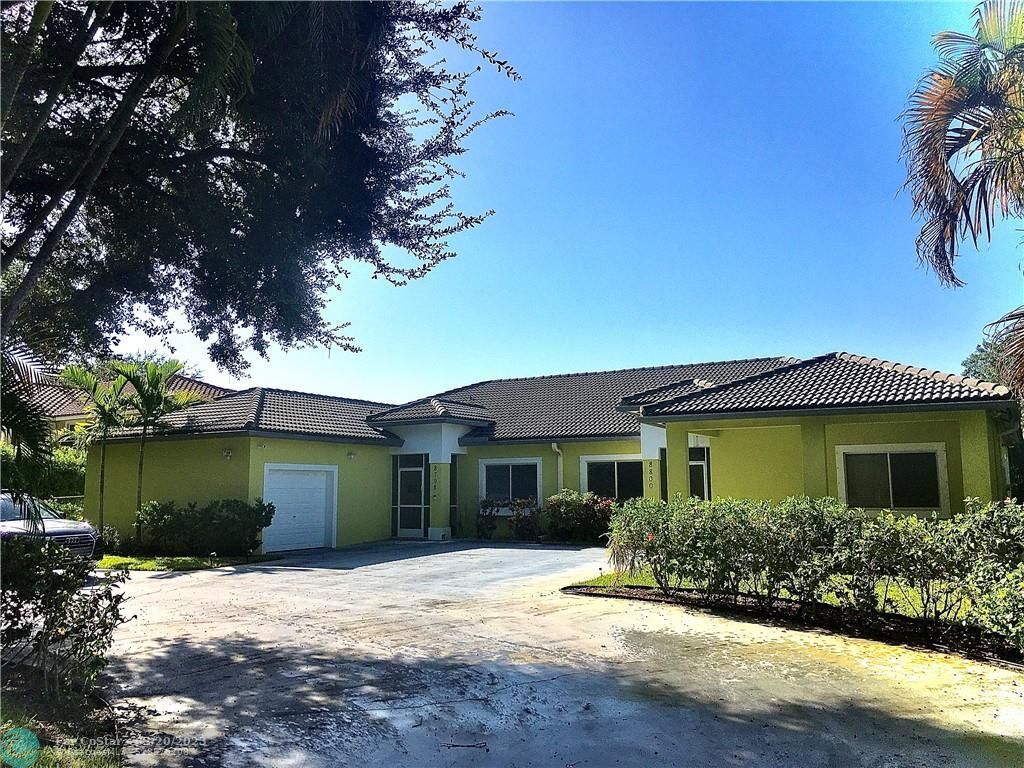 Foto principal - 8798 NW 35th St