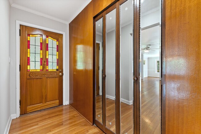 Foto del edificio - 5270 Six Forks Rd