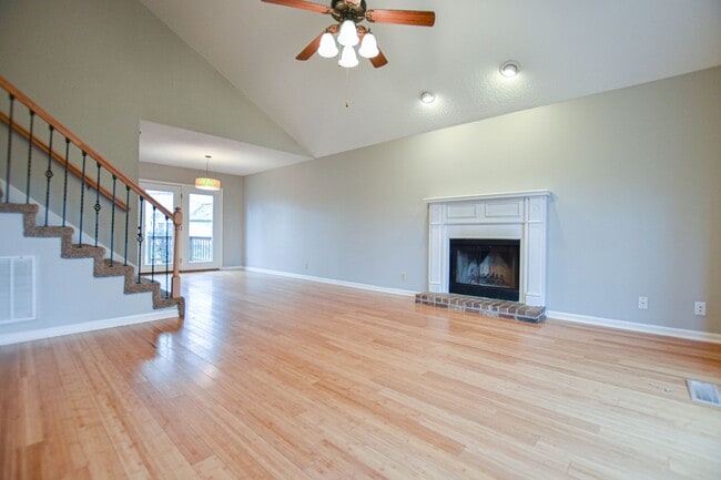 Building Photo - Pet Friendly Three Bedroom!