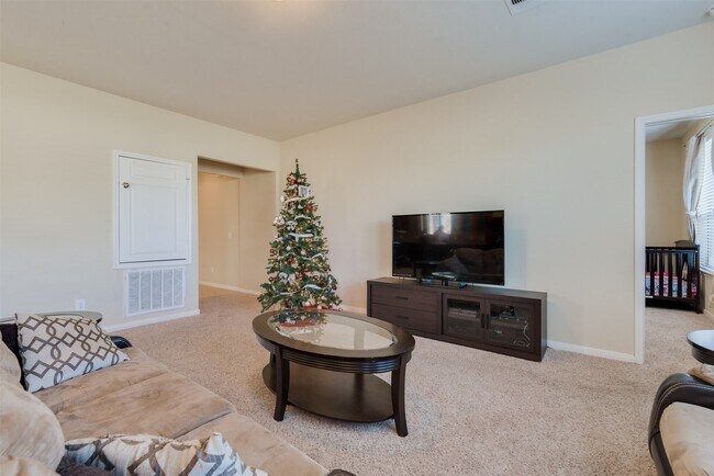 Foto del edificio - 8127 Running Brook Ln