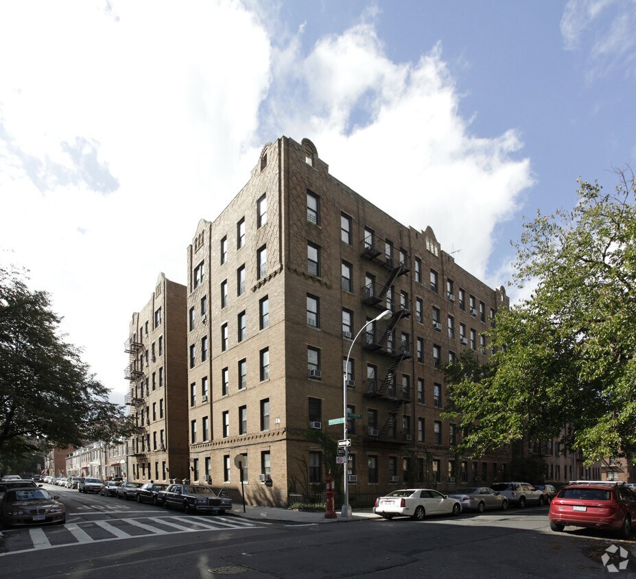 Foto principal - 3026 Brighton 14Th St
