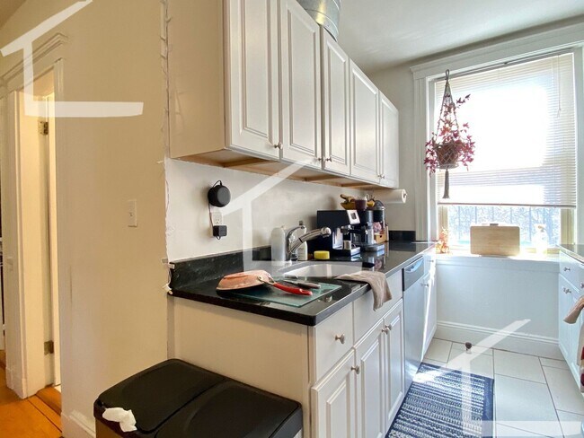 Foto del edificio - 1858 Commonwealth Ave