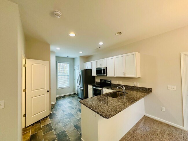 Foto del edificio - Leland - Newer construction house with two-car garage!