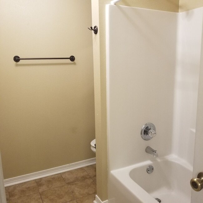 Building Photo - Easy access to shopping, interstate & bases!