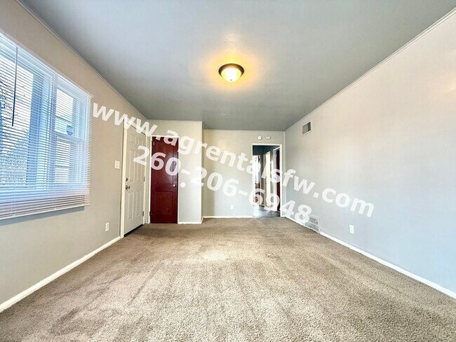 Building Photo - 3 Bedroom House