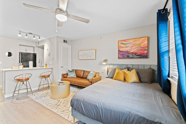 Foto del edificio - 6811 Great Northern Blvd