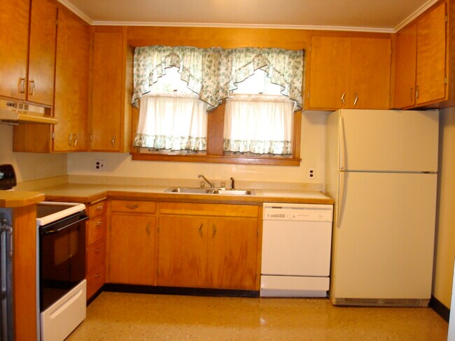 kitchen - 205 N 3rd St