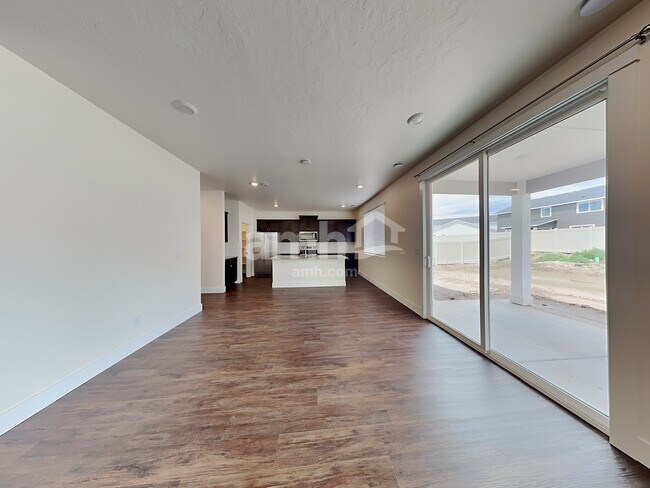 Foto del edificio - 9464 Clancey St