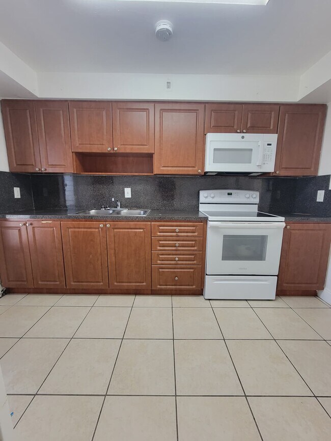 Foto del edificio - 2005 Sans Souci Blvd