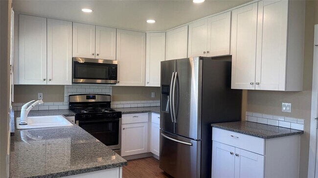 Building Photo - 707 Garden Meadow Dr