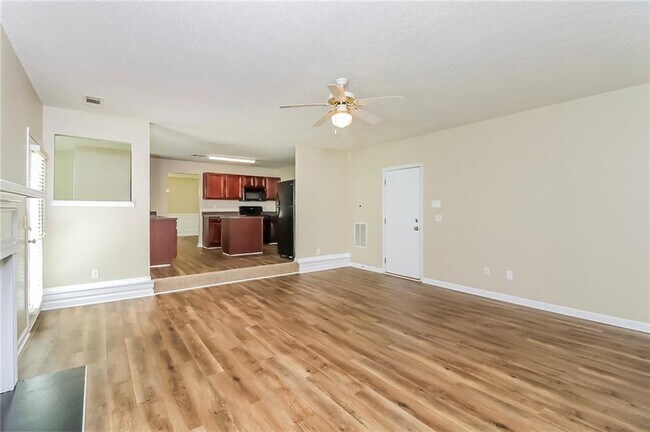 Building Photo - 629 Tomahawk Pl SW
