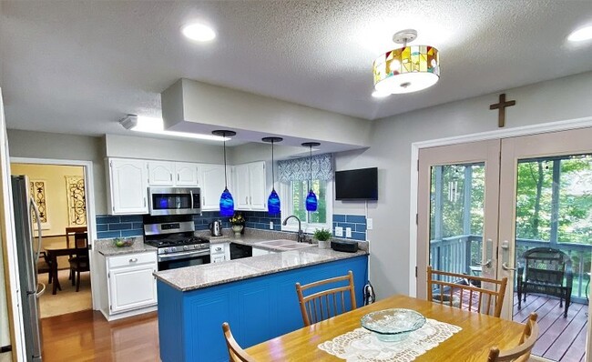 Building Photo - 4307 Bluebird Dr