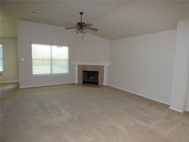 Foto del edificio - 1600 Melissa Oaks Ln