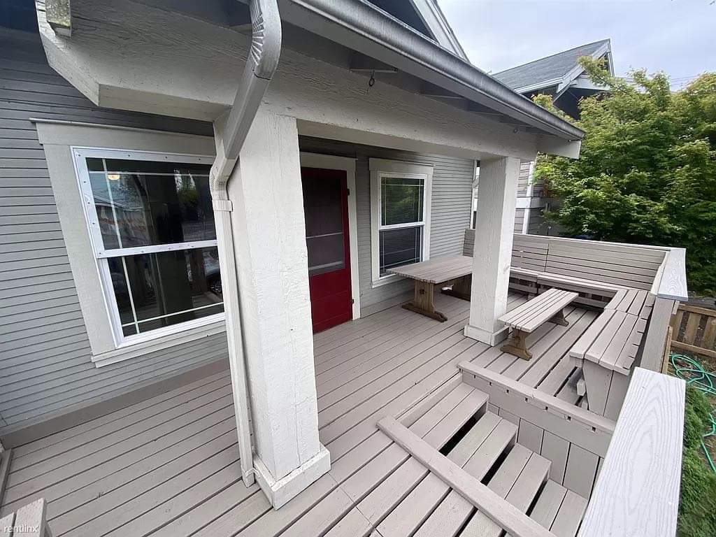 Primary Photo - 1215 E Barclay Ct