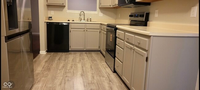 Foto del edificio - 5626 Prince Woods Cir