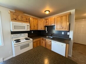 Building Photo - 30 Country Aire Ln
