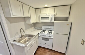 Building Photo - 458 Wood Ave