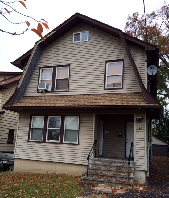 Primary Photo - 225 Tontine Ave